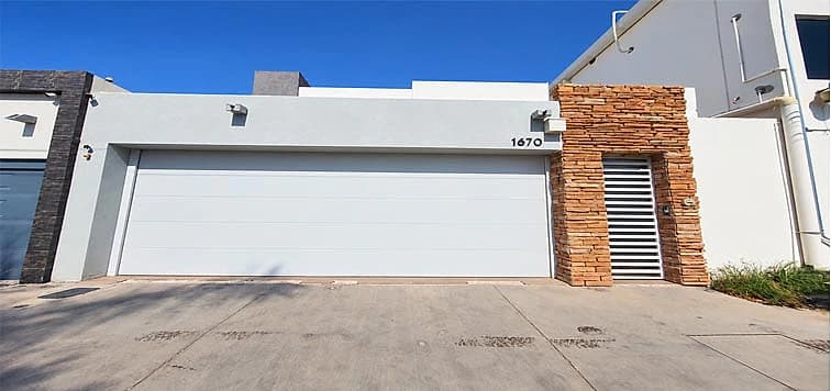 En Venta Bonita y Amplia Casa, Fraccionamiento Montferrant.