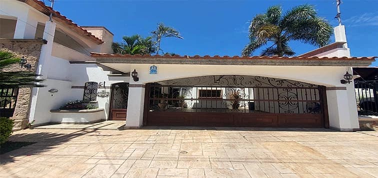 En Venta Bonita Casa, Fraccionamiento Jardines del Country.