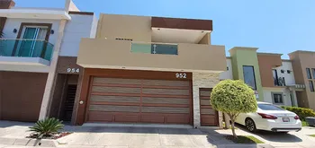 13_1570 | GM Inmobiliaria | En Venta bonita Casa, Ampliación Viñedos  Residencial.