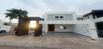 13_2421 | En Venta muy Bonita y Moderna Casa, Fracc. Real del Country. | GM Inmobiliaria